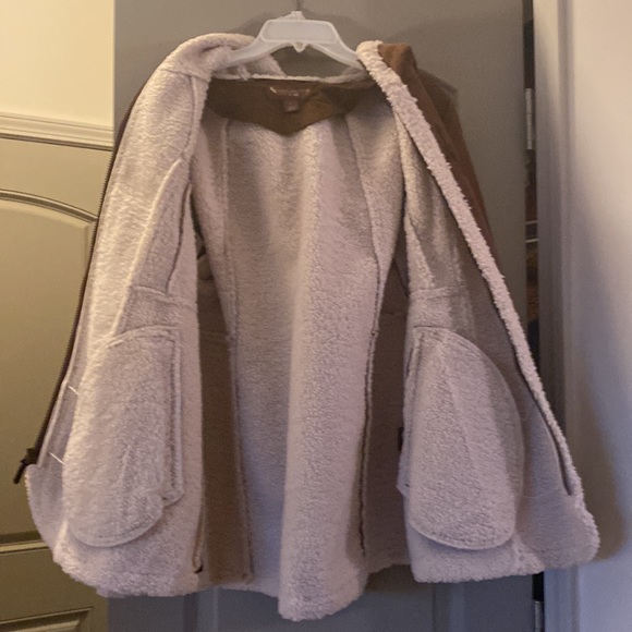 UGG - Picture 2 of 4